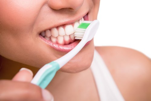 4 recomendaciones al cepillarse los dientes